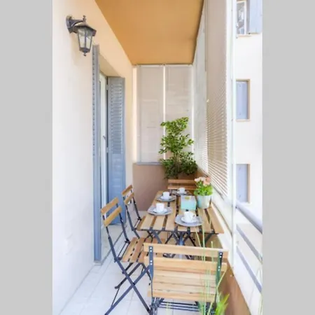 Sur Mer - Sleeps 6, Cosy And Comfortable Cagnes-sur-Mer